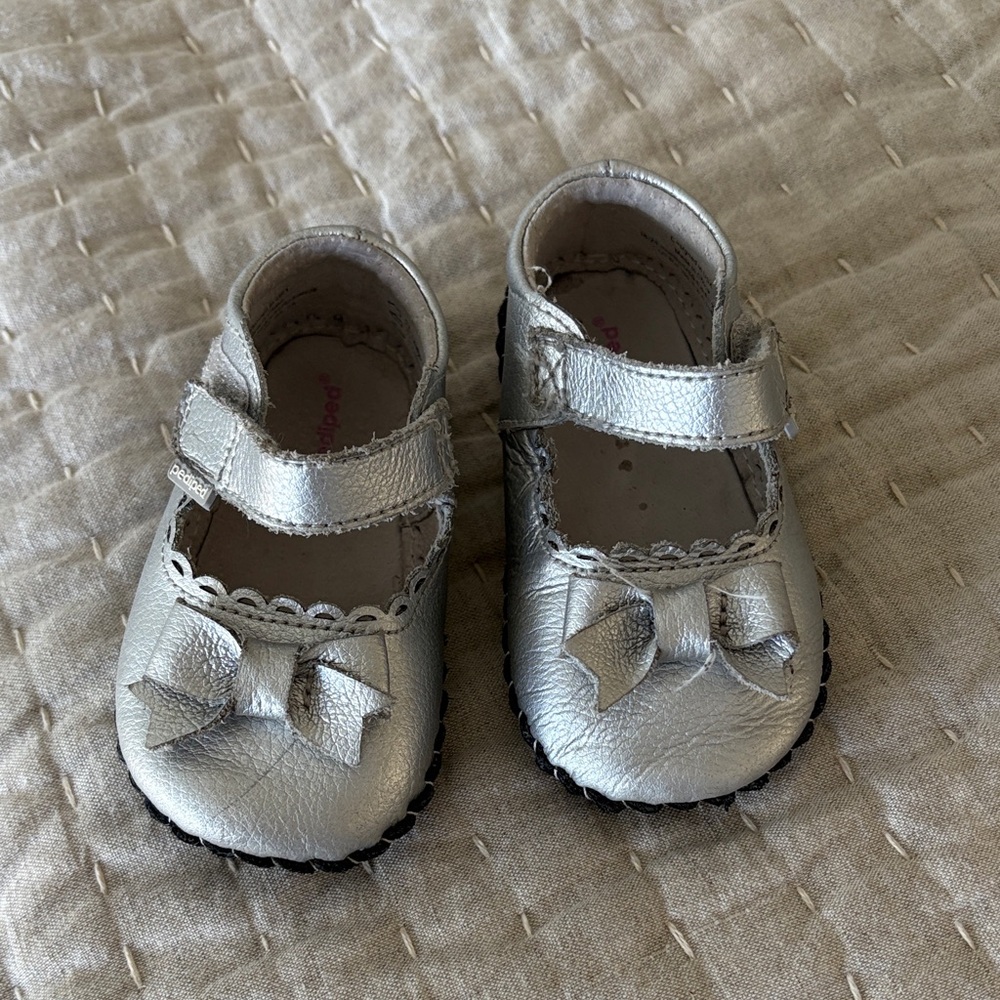 pediped Silver Bow Dress Shoes for Kids